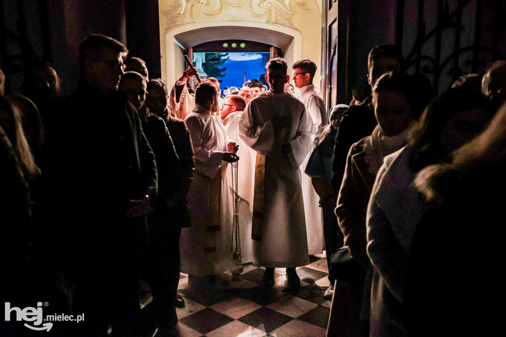 Wielka Sobota: Liturgia Światła w Bazylice w Mielcu