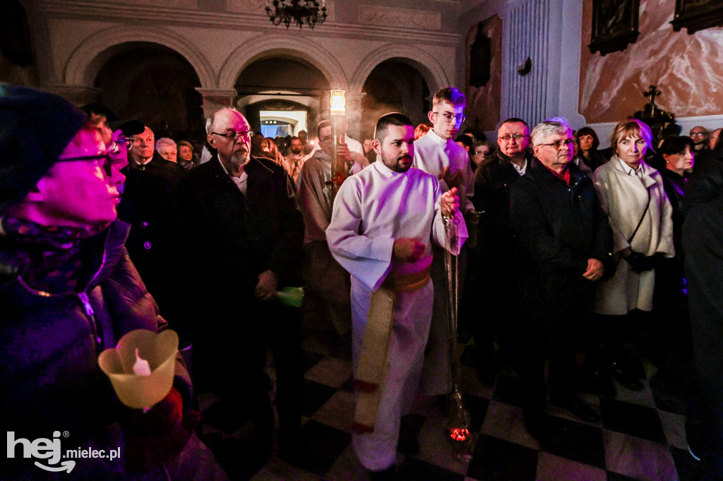 Wielka Sobota: Liturgia Światła w Bazylice w Mielcu