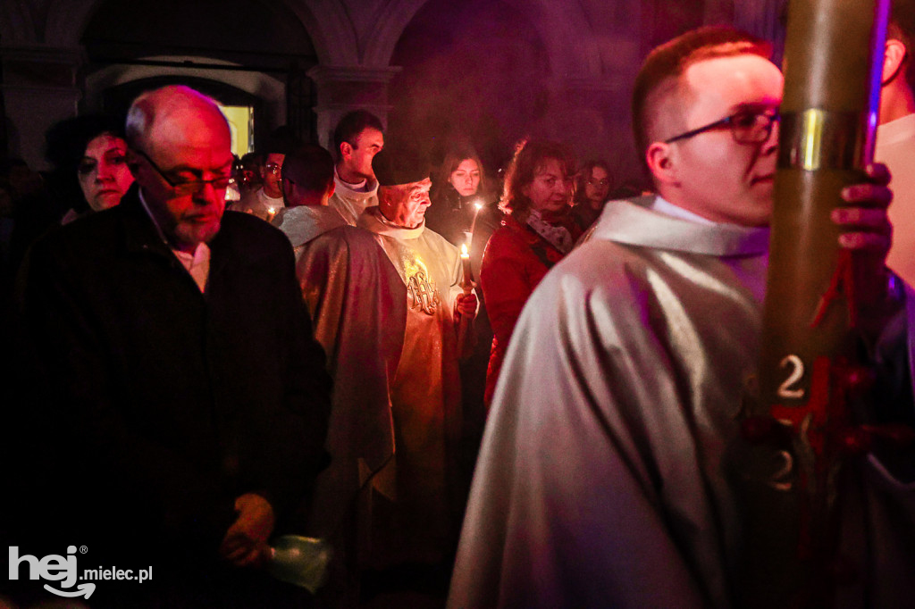 Wielka Sobota: Liturgia Światła w Bazylice w Mielcu