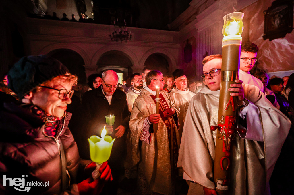 Wielka Sobota: Liturgia Światła w Bazylice w Mielcu