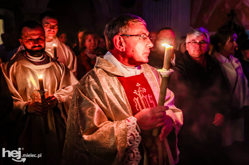 Wielka Sobota: Liturgia Światła w Bazylice w Mielcu