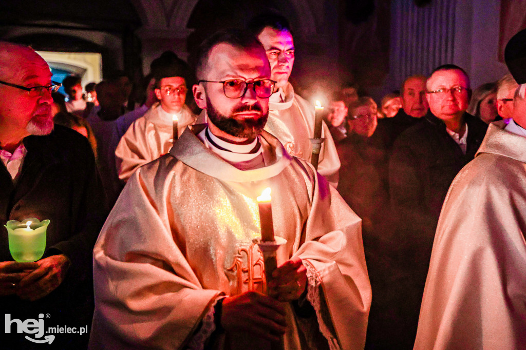 Wielka Sobota: Liturgia Światła w Bazylice w Mielcu