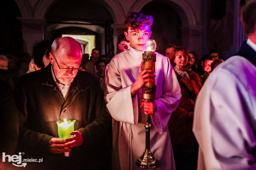 Wielka Sobota: Liturgia Światła w Bazylice w Mielcu