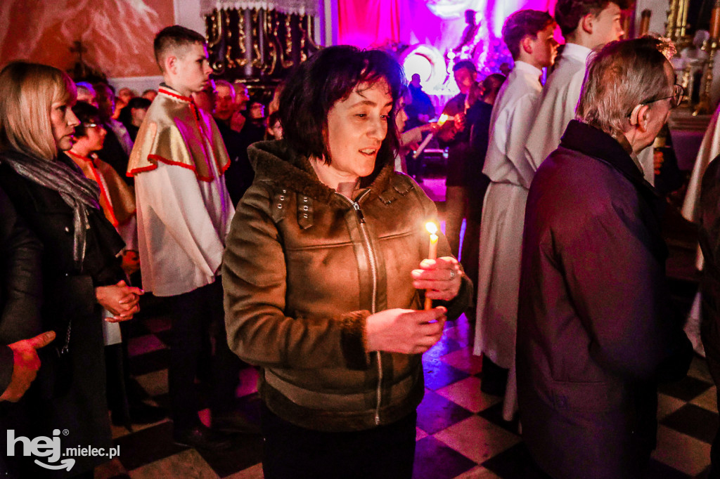 Wielka Sobota: Liturgia Światła w Bazylice w Mielcu