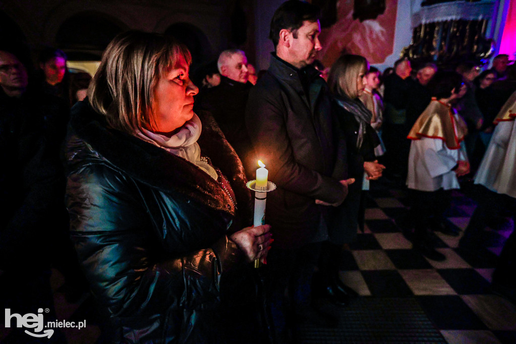 Wielka Sobota: Liturgia Światła w Bazylice w Mielcu