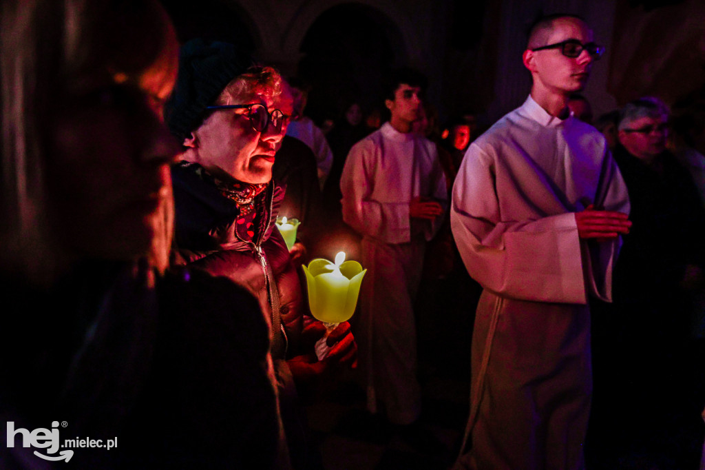 Wielka Sobota: Liturgia Światła w Bazylice w Mielcu