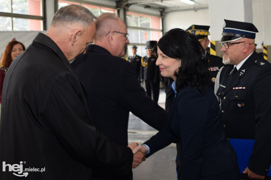 Odebrali promesy na wozy strażackie dla OSP