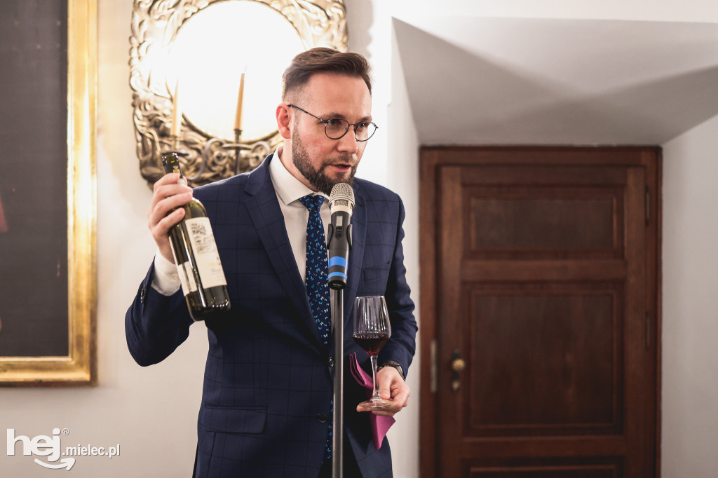 O winach i kolacji degustacyjnej na Zamku Baranów Sandomierski