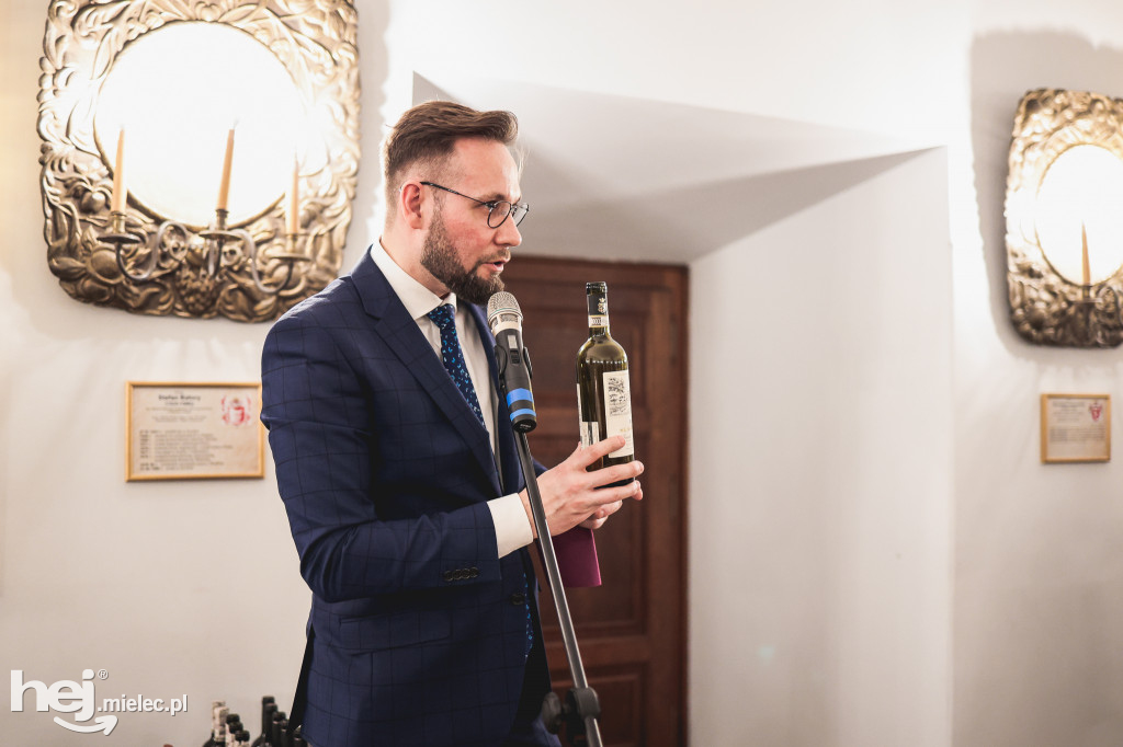 O winach i kolacji degustacyjnej na Zamku Baranów Sandomierski