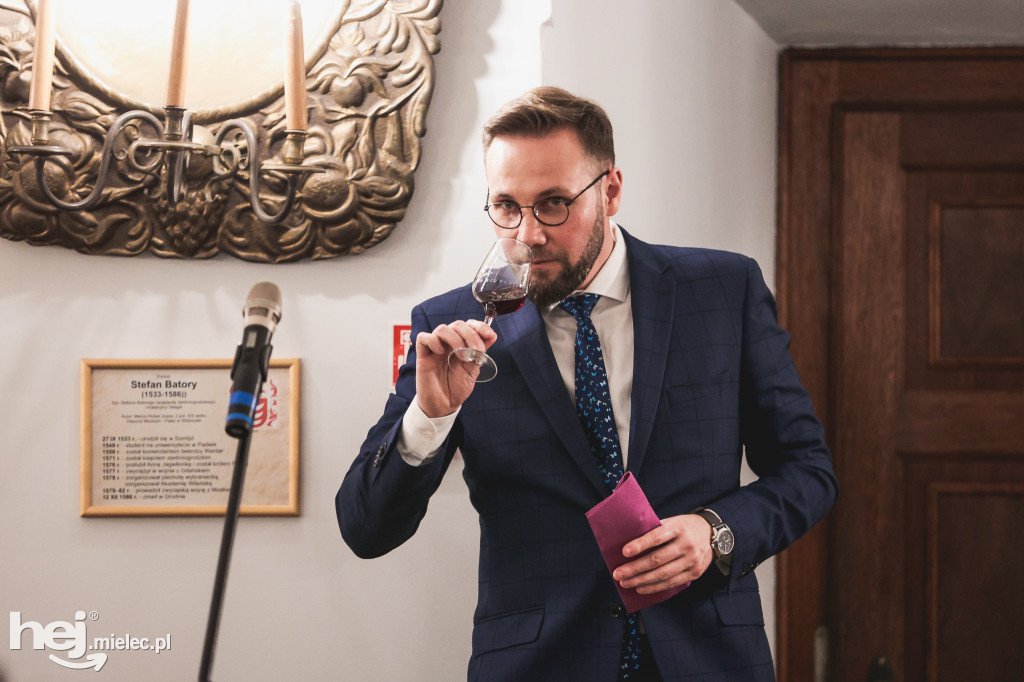 O winach i kolacji degustacyjnej na Zamku Baranów Sandomierski
