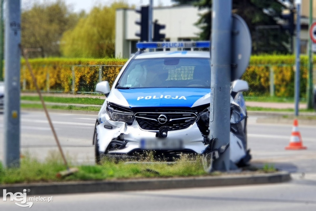 Kolizja z udziałem radiowozu w centrum