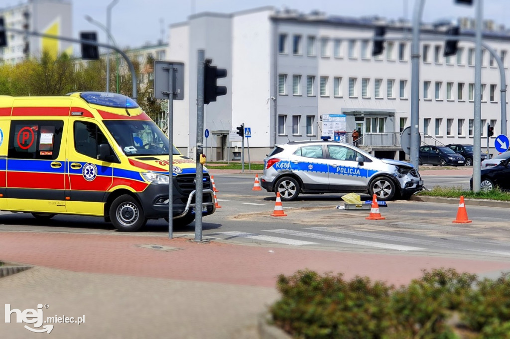 Kolizja z udziałem radiowozu w centrum