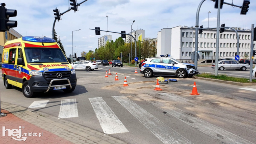 Kolizja z udziałem radiowozu w centrum