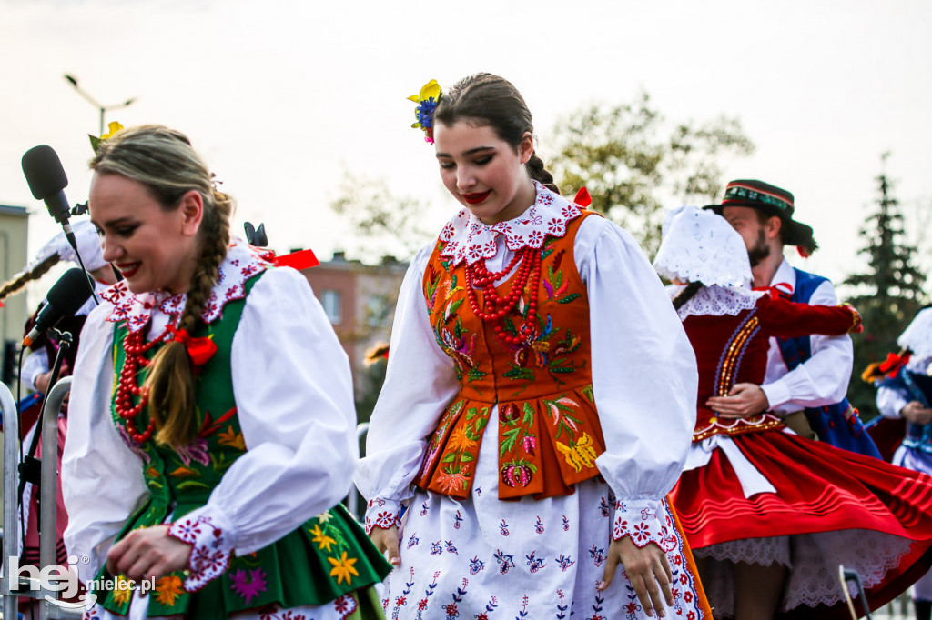 Majówka na ludowo na Górce Cyranowskiej