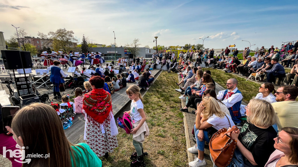 Majówka na ludowo na Górce Cyranowskiej