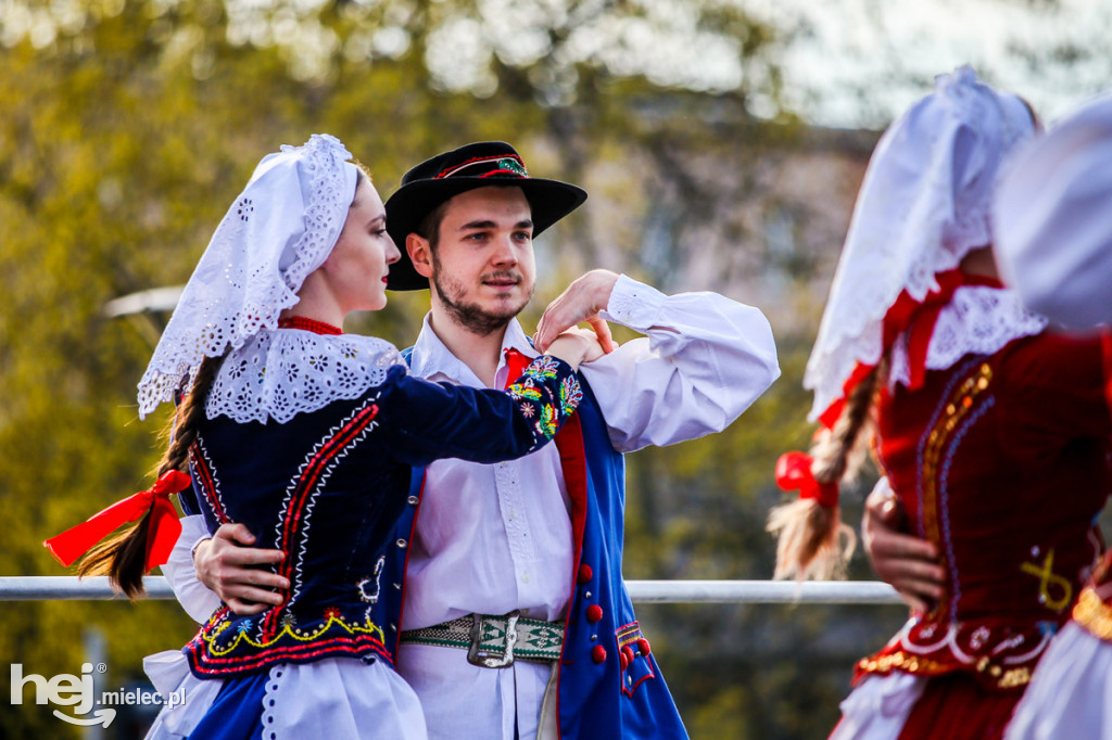 Majówka na ludowo na Górce Cyranowskiej