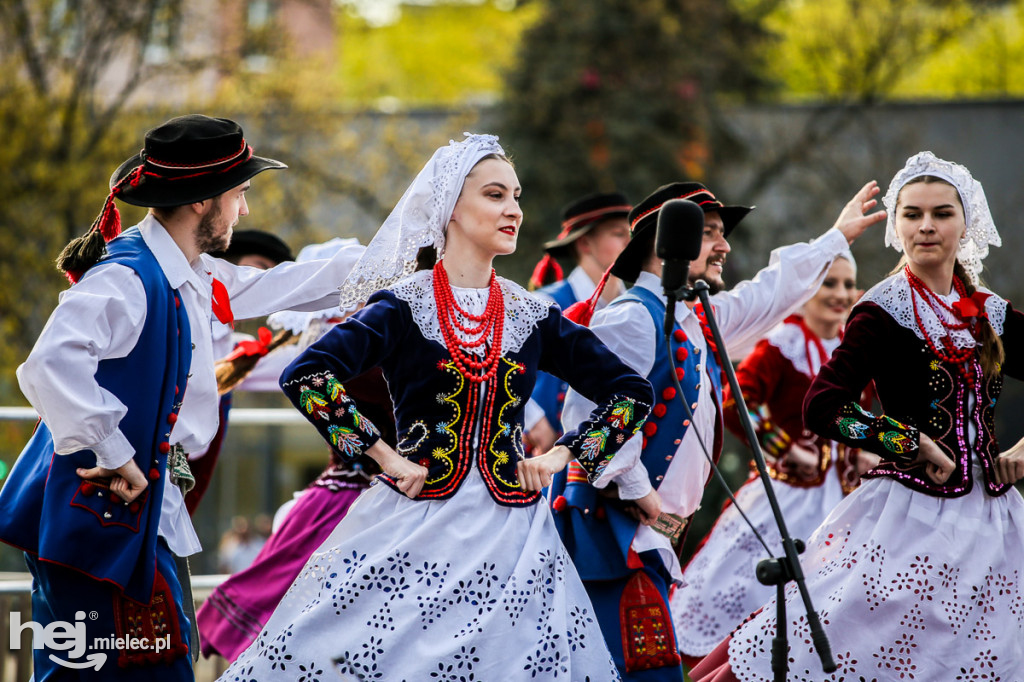 Majówka na ludowo na Górce Cyranowskiej
