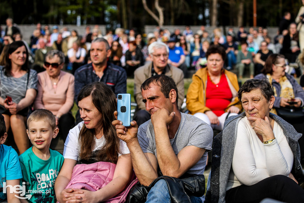 Majówka na ludowo na Górce Cyranowskiej