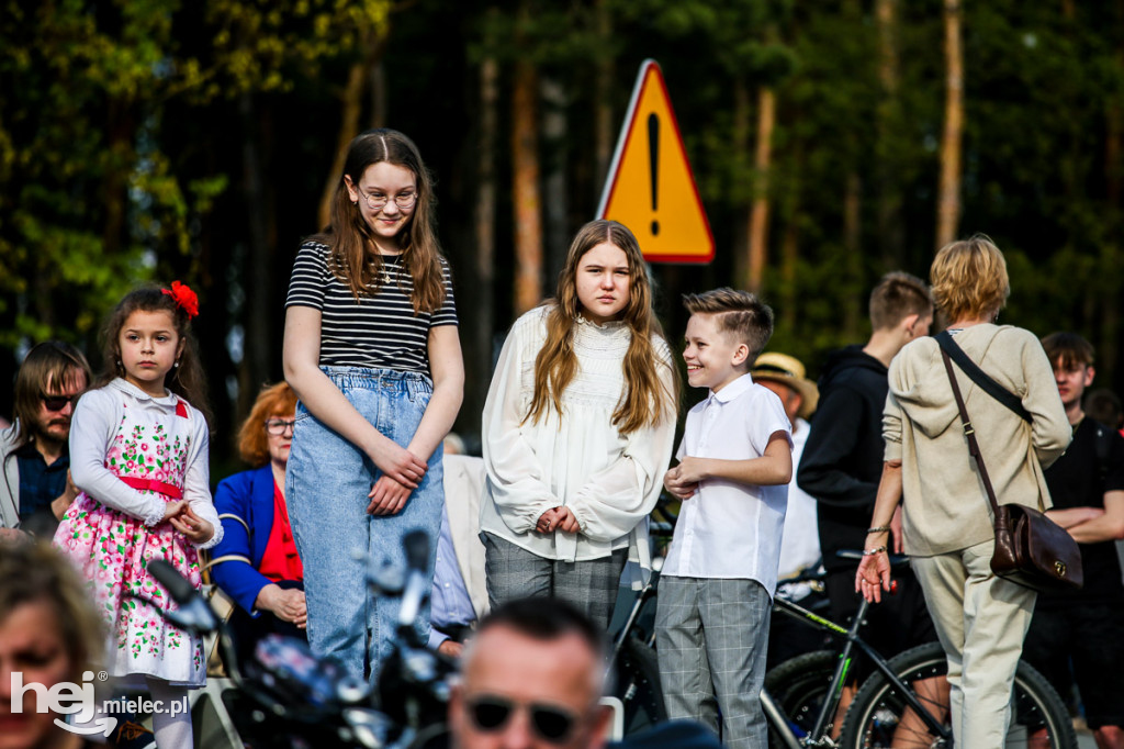 Majówka na ludowo na Górce Cyranowskiej