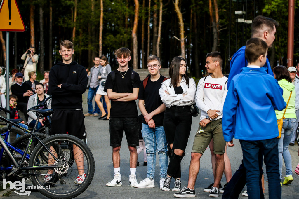 Majówka na ludowo na Górce Cyranowskiej