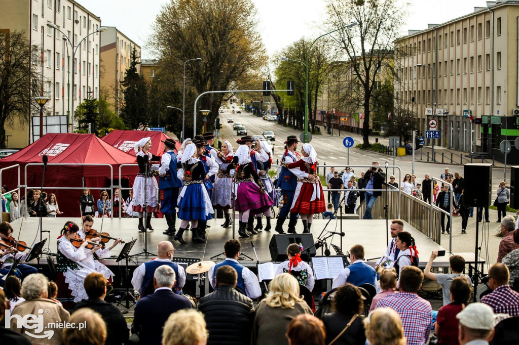 Majówka na ludowo na Górce Cyranowskiej