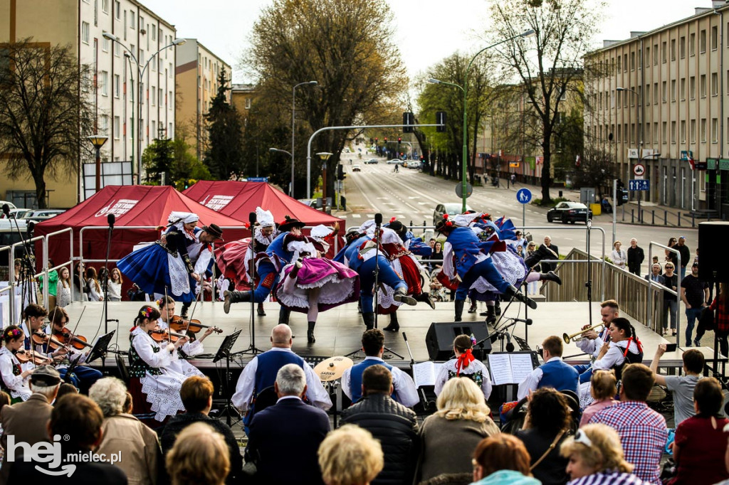 Majówka na ludowo na Górce Cyranowskiej