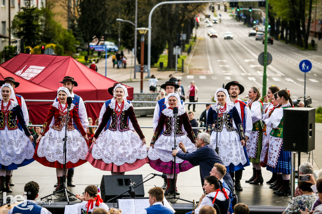 Majówka na ludowo na Górce Cyranowskiej