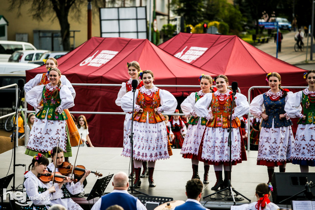 Majówka na ludowo na Górce Cyranowskiej