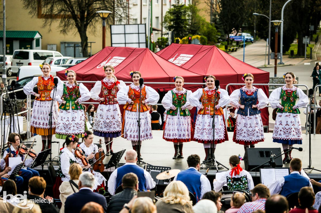 Majówka na ludowo na Górce Cyranowskiej