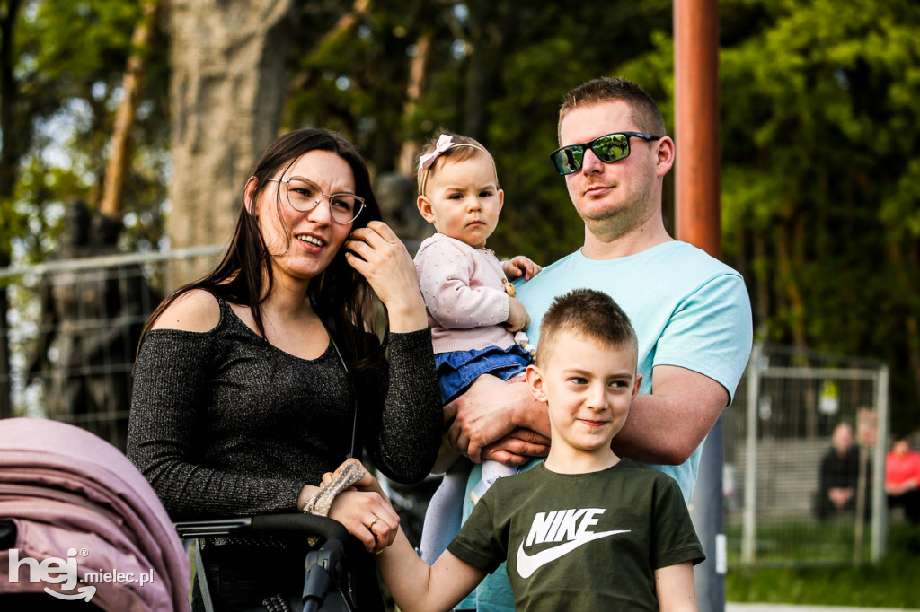 Majówka na ludowo na Górce Cyranowskiej