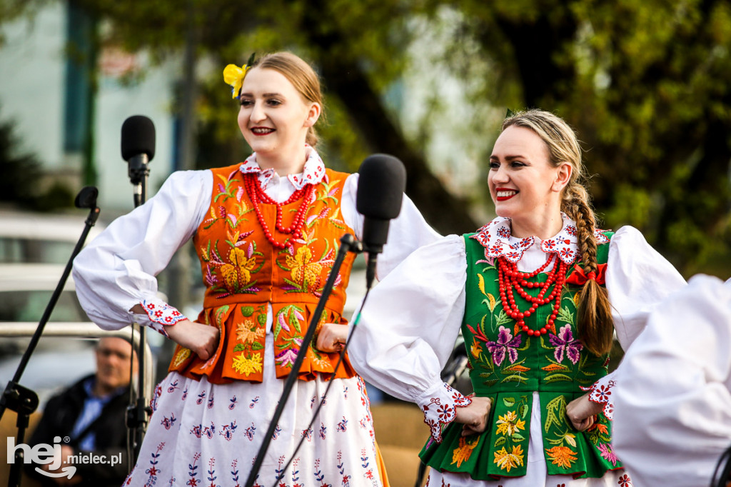 Majówka na ludowo na Górce Cyranowskiej