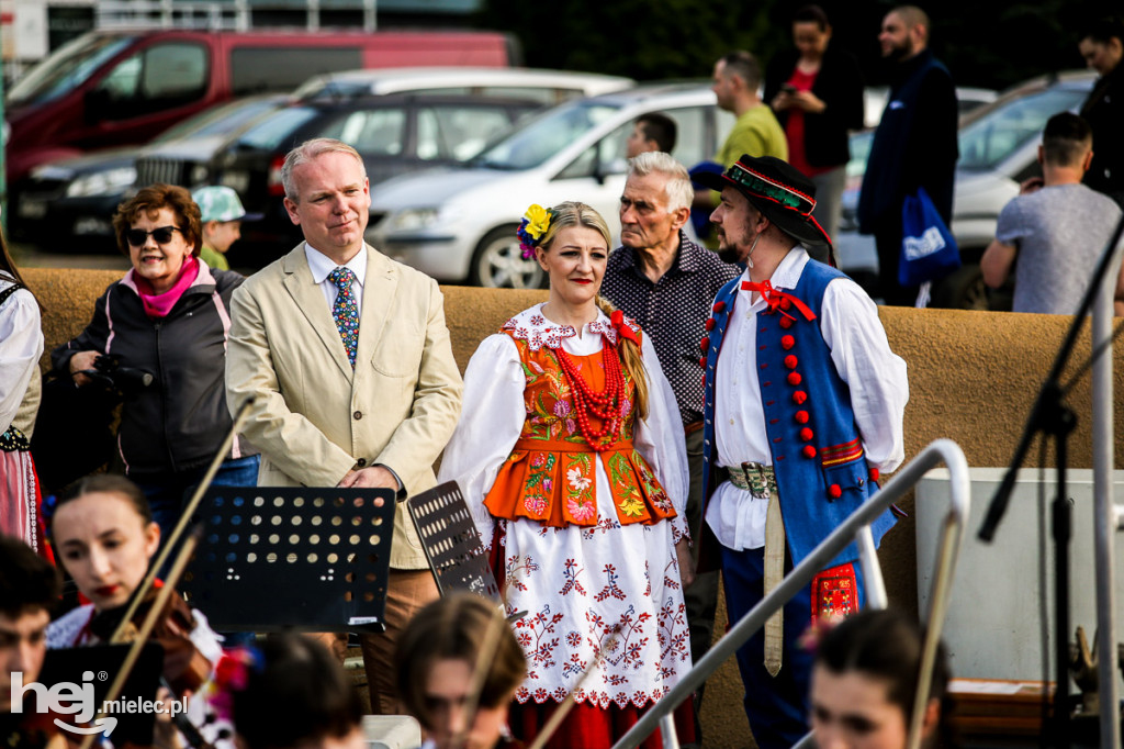 Majówka na ludowo na Górce Cyranowskiej