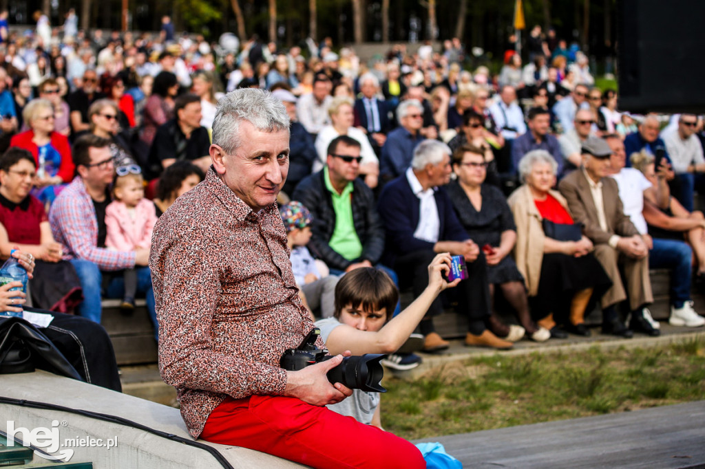 Majówka na ludowo na Górce Cyranowskiej