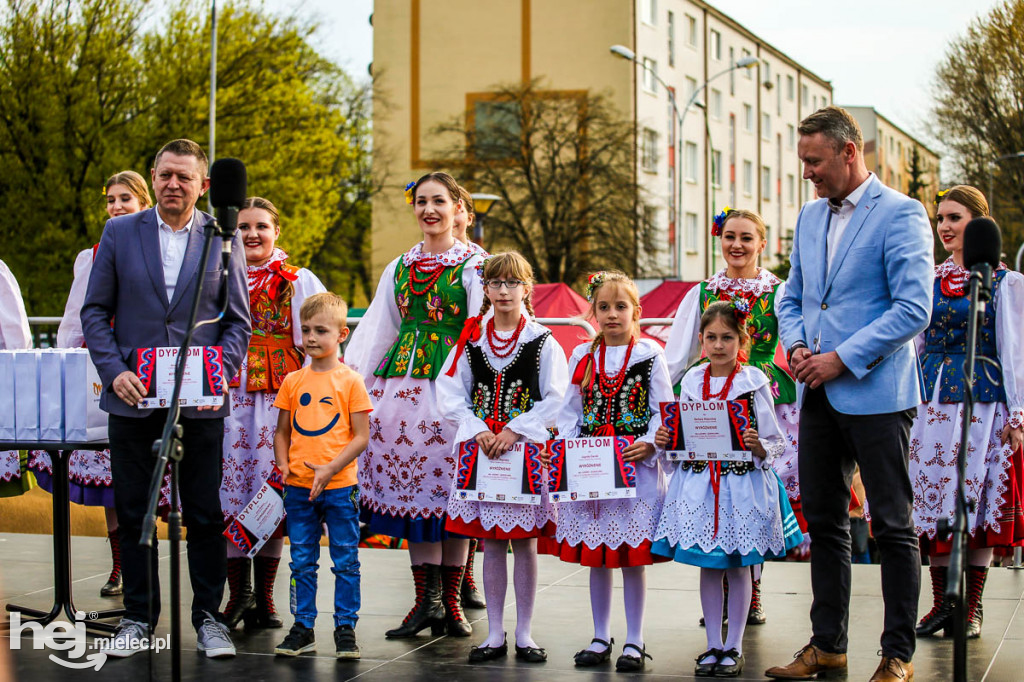 Majówka na ludowo na Górce Cyranowskiej