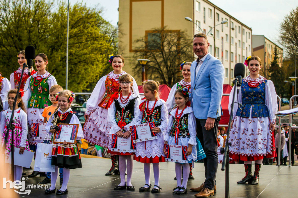 Majówka na ludowo na Górce Cyranowskiej