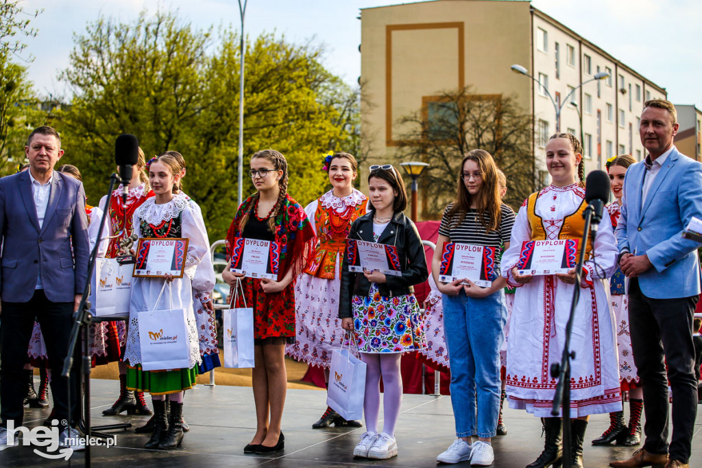 Majówka na ludowo na Górce Cyranowskiej
