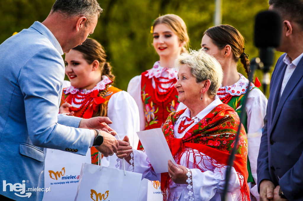 Majówka na ludowo na Górce Cyranowskiej