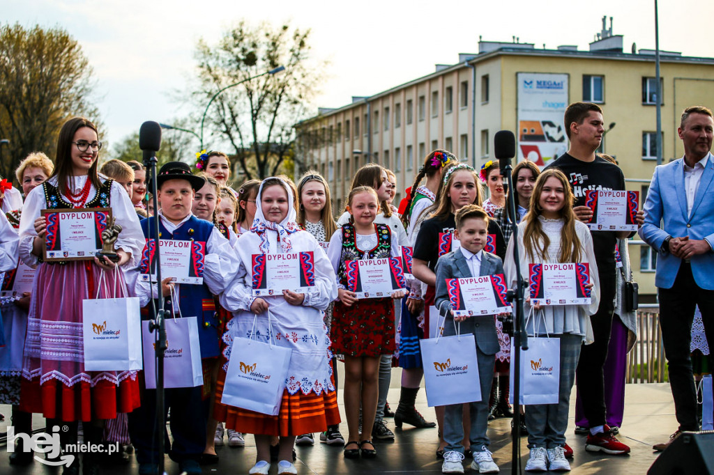 Majówka na ludowo na Górce Cyranowskiej