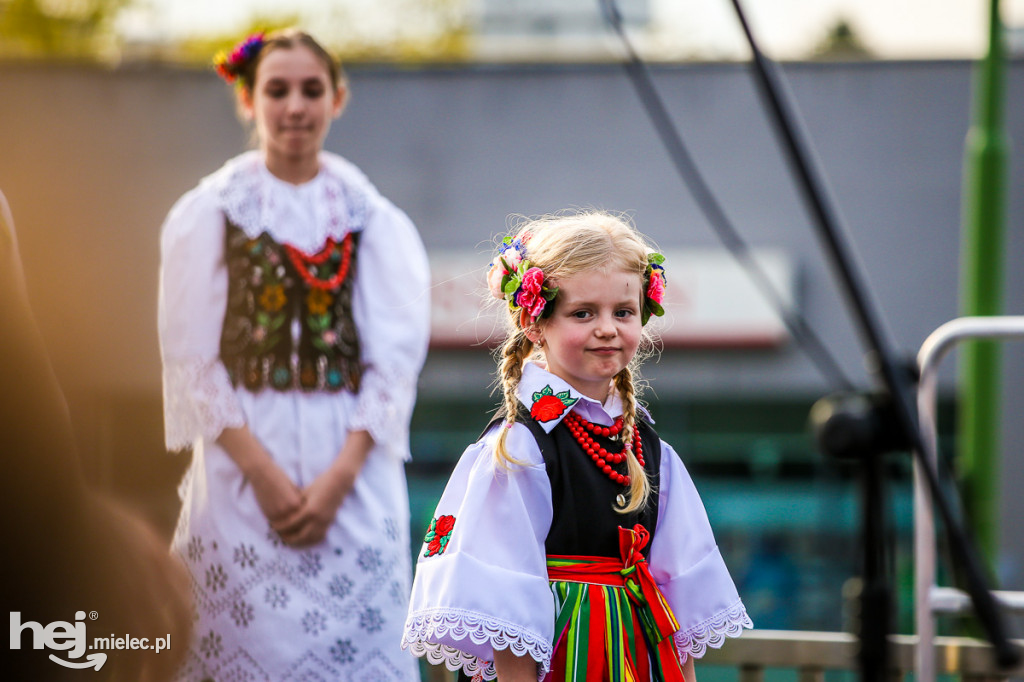 Majówka na ludowo na Górce Cyranowskiej