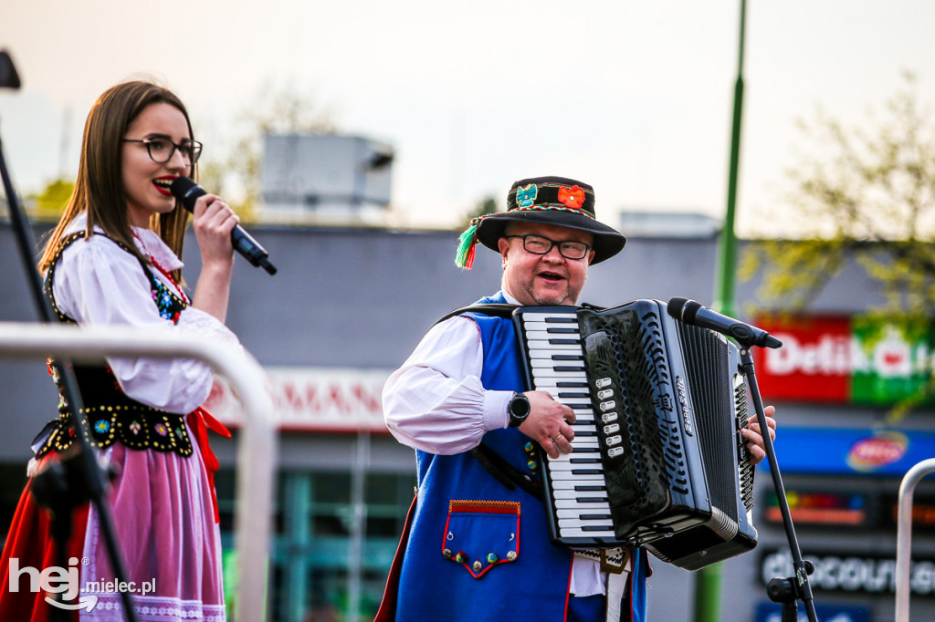 Majówka na ludowo na Górce Cyranowskiej