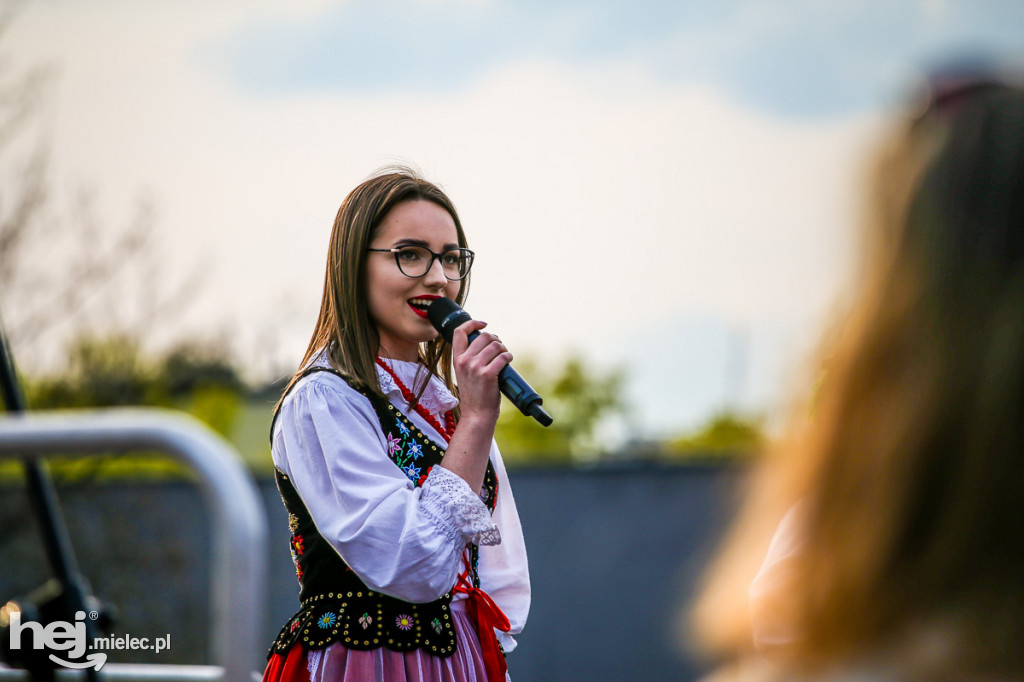 Majówka na ludowo na Górce Cyranowskiej