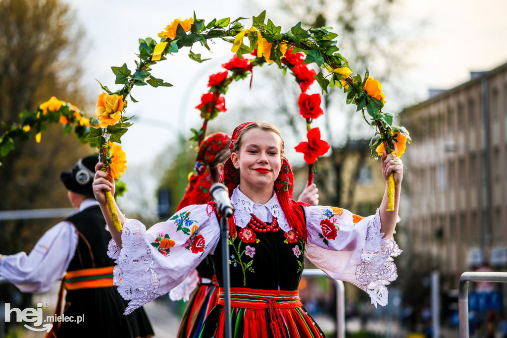 Majówka na ludowo na Górce Cyranowskiej