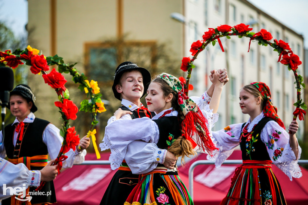 Majówka na ludowo na Górce Cyranowskiej