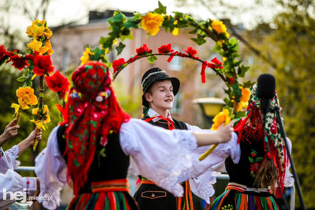 Majówka na ludowo na Górce Cyranowskiej