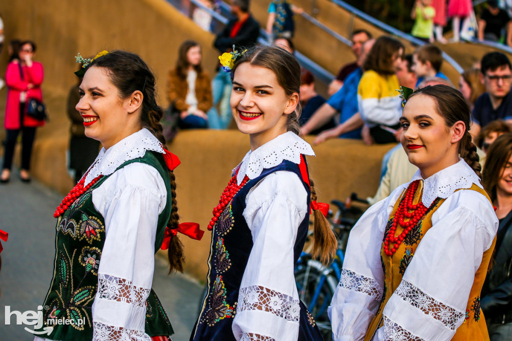 Majówka na ludowo na Górce Cyranowskiej