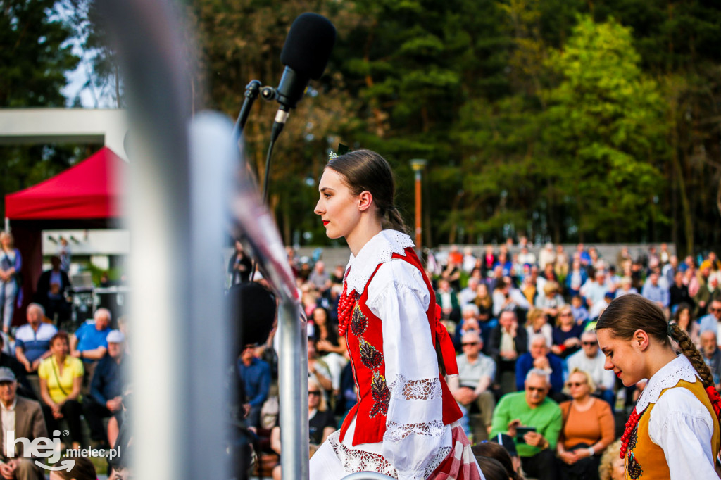 Majówka na ludowo na Górce Cyranowskiej