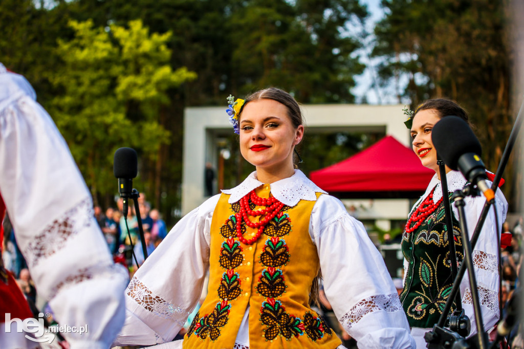 Majówka na ludowo na Górce Cyranowskiej