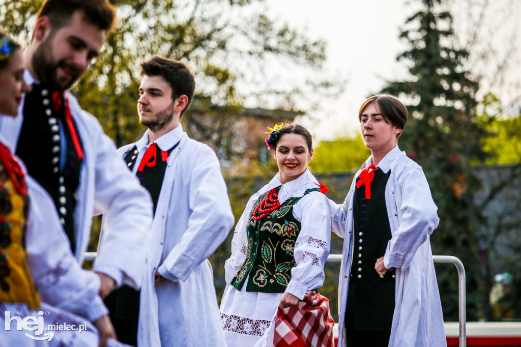 Majówka na ludowo na Górce Cyranowskiej