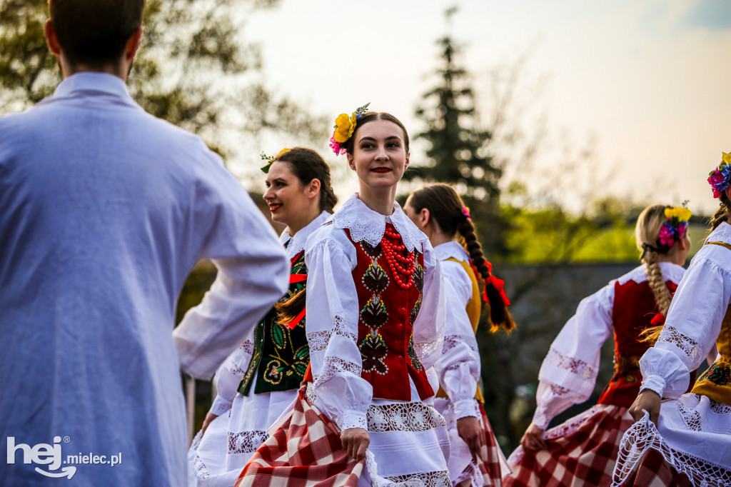 Majówka na ludowo na Górce Cyranowskiej