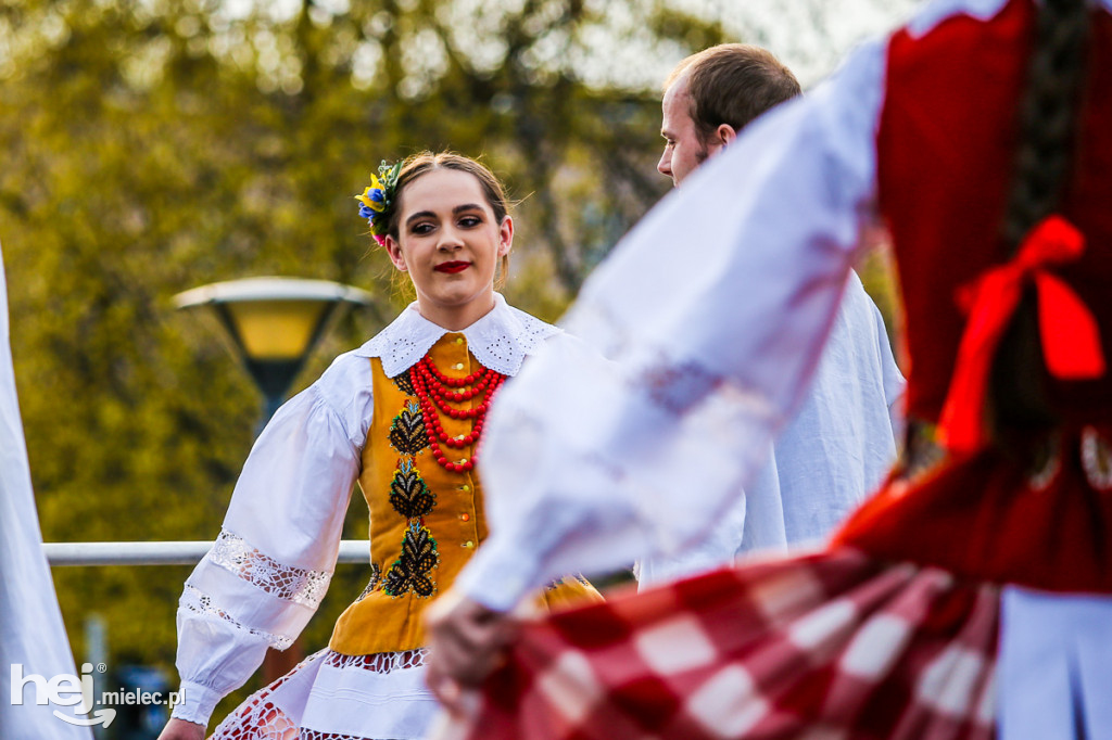 Majówka na ludowo na Górce Cyranowskiej